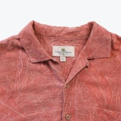 Vintage 'Island Shores' Hawaiian Shirt -Vintages Shop IMG 0379 cut 15f5d714 6806 40dd ad93 af3ab4cf40a2