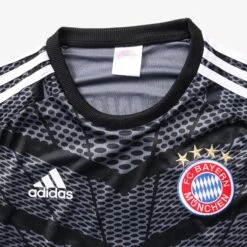 Bayern Munich Football Shirt -Vintages Shop IMG 1192 cut e3781e6a aa27 44ea a0a1 4d2bcbd6c2a3