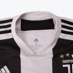 Juventus Football Shirt -Vintages Shop IMG 1588 cut 112b3ef8 64a0 440c a125 e4b0573cbb89