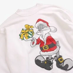 Bugs Bunny Christmas Sweatshirt -Vintages Shop IMG 1873 cut 63622ba2 a250 4572 a01e ca15f35706f5