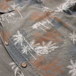 Vintage 'Groovy Bay' Hawaiian Shirt -Vintages Shop IMG 2043 cut 5aeaa2d4 c17a 4bb6 b4a1 9878bd397588