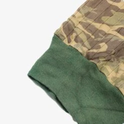 Vintage Hunting Sweatshirt - Woodland Camo -Vintages Shop IMG 6837 cut 0ce16f50 5d93 490f b7b7 786d47082fab