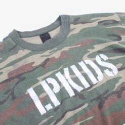 Vintage 'LP KIDS CAMO' T-Shirt -Vintages Shop IMG 7250 cut 979b81a3 8735 4f60 8152 b81d685c44fa
