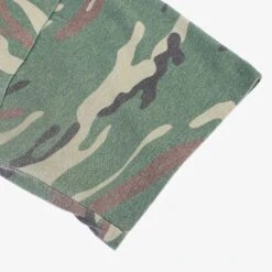 Vintage 'LP KIDS CAMO' T-Shirt -Vintages Shop IMG 7251 cut 7e42cc92 e2d9 4de1 865a c5b9ed46e713