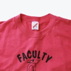 Vintage 'Faculty Flamingos' T-Shirt -Vintages Shop IMG 8294 cut b04b8b25 9ffc 4e3c bd90 fd30d28f0a4d