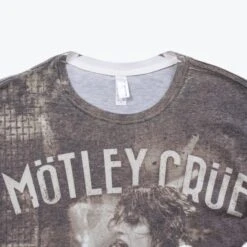 Vintage Motley Crue T-Shirt -Vintages Shop IMG 8381 cut e5232074 a6f1 4b17 b38b 150e6b03465e