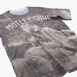 Vintage Motley Crue T-Shirt -Vintages Shop IMG 8382 cut be3dbcd6 abf7 4078 b8d6 a0fd13d38ee8