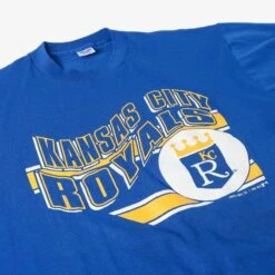 Vintage 'Kansas City Royals' T-Shirt -Vintages Shop IMG 8777 cut 4116eb4a 2ac4 4ebd 8ab5 2666eec65cfa
