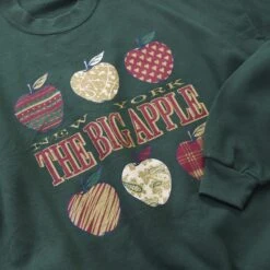 'The Big Apple' Sweatshirt -Vintages Shop SHOP 1071 cut